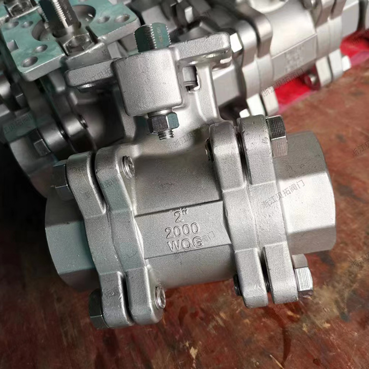 Three-piece high platform threaded ball valve